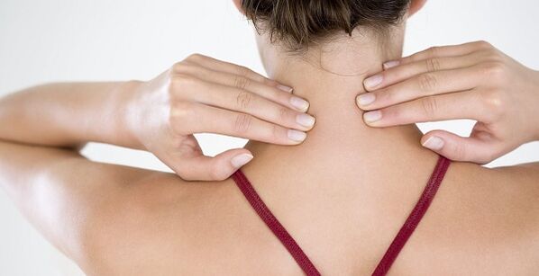 douleur au cou due à l'ostéochondrose